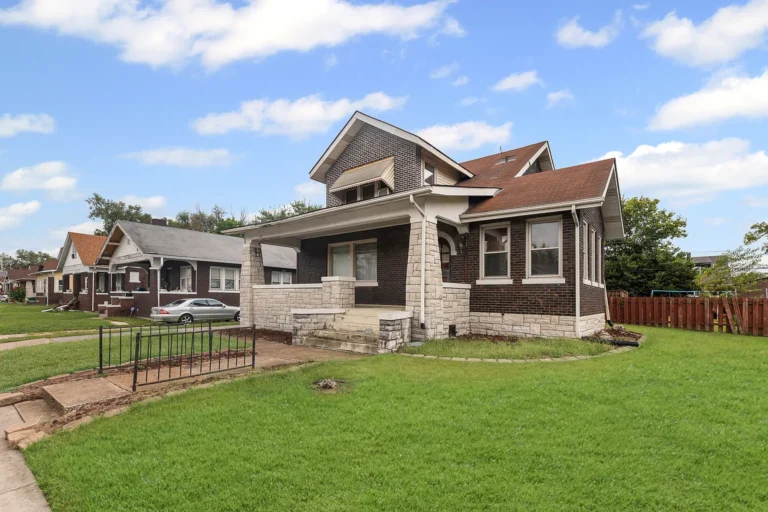 Price cut: $6K-Charming and Spacious Home With Incredible Potential – 622 Alhambra Ct, East Saint Louis, IL