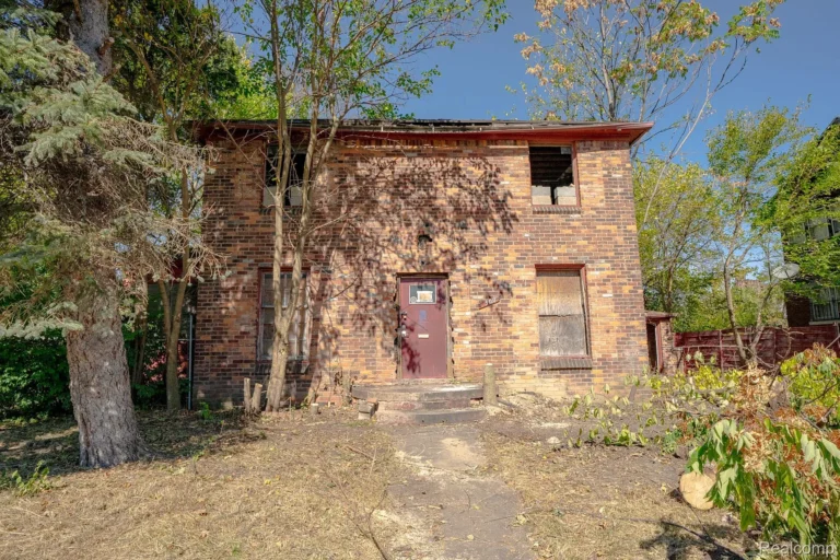 Highland Park Colonial Listed at Just $8,500 Offers Incredible Opportunity Through Detroit Land Bank Authority